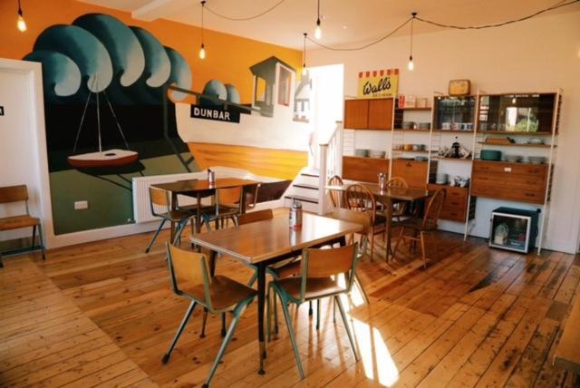 The Dolphin Inn Hostel Dunbar Exterior photo