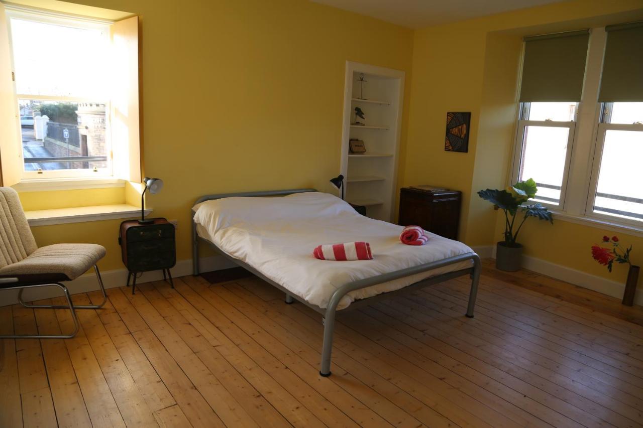 The Dolphin Inn Hostel Dunbar Exterior photo